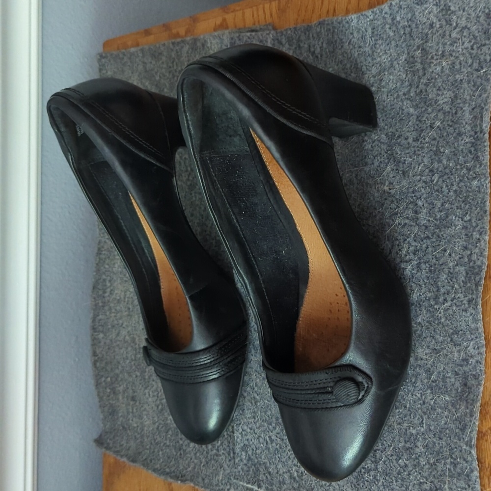 Clarks Artisan Black Leather Round Toe 3" Classic Heels 9.5 Medium